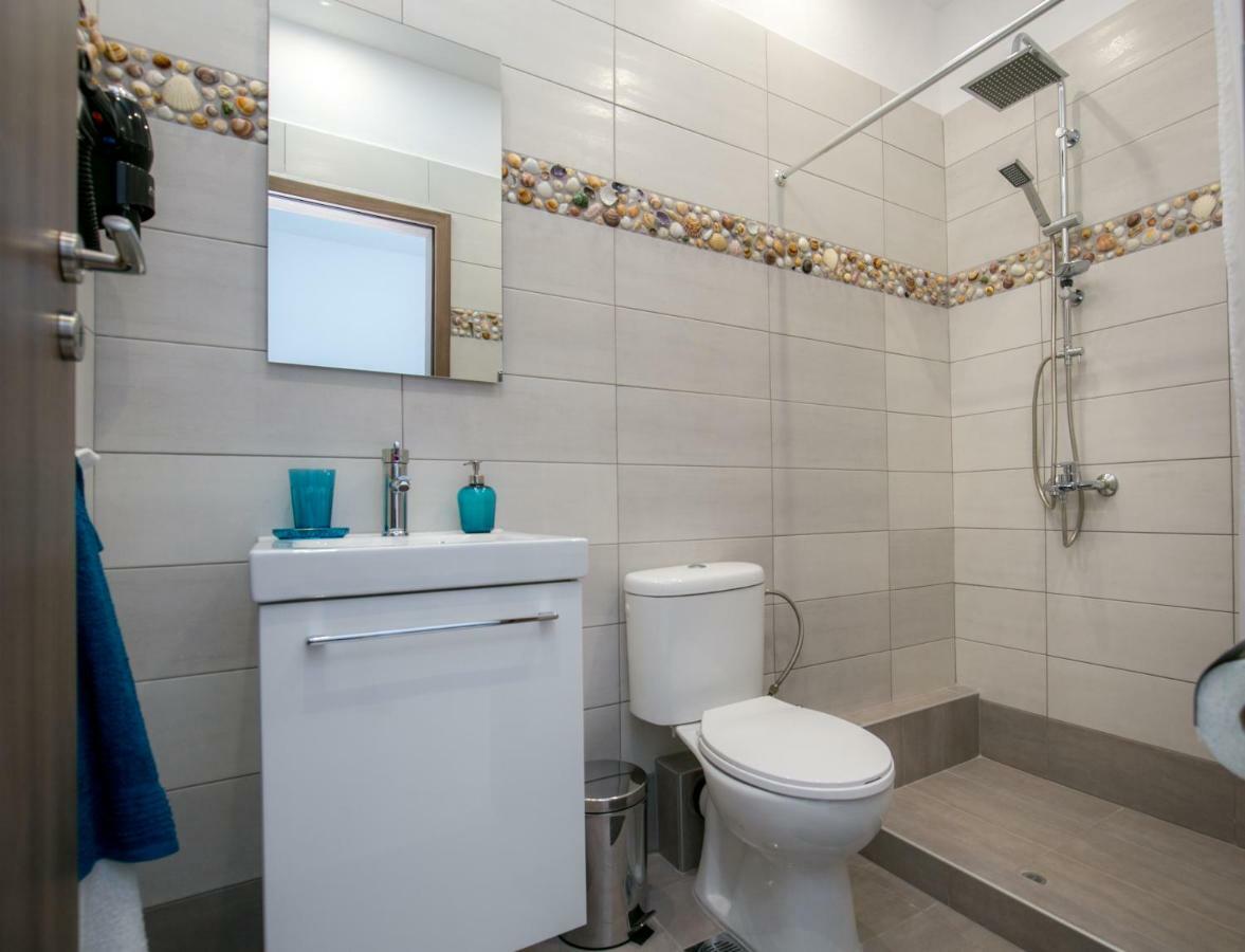 Doukas & Apartament Skála Marión
